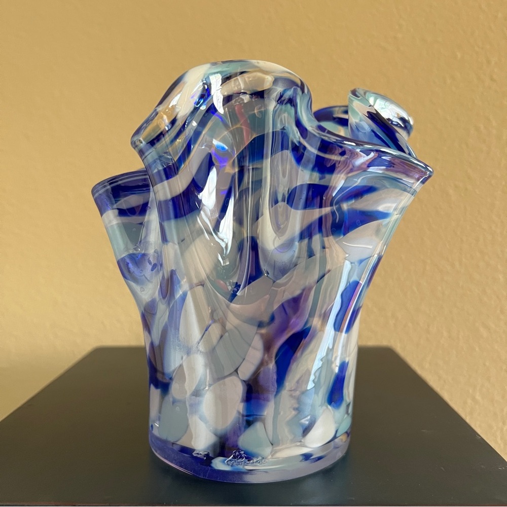 Zorza Ruffled Vase